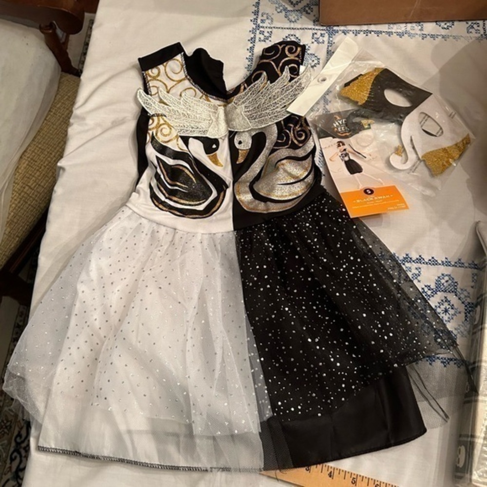 HYDE & EEK Swan Lake HALLOWEEN Costume. Girl’s Size Sm, NEW